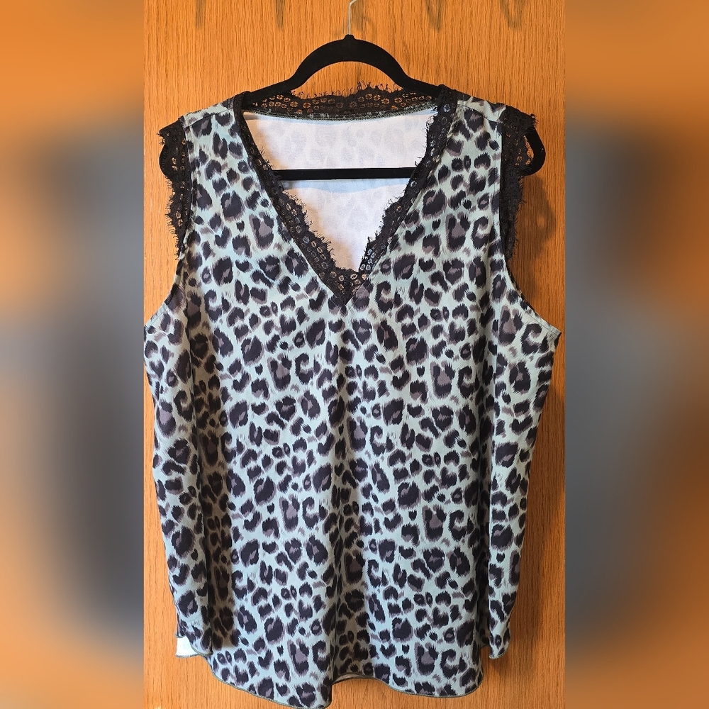 2XL Green Black Brown Leopard Sleeveless V-neck Eyelash Trim Worn Twice